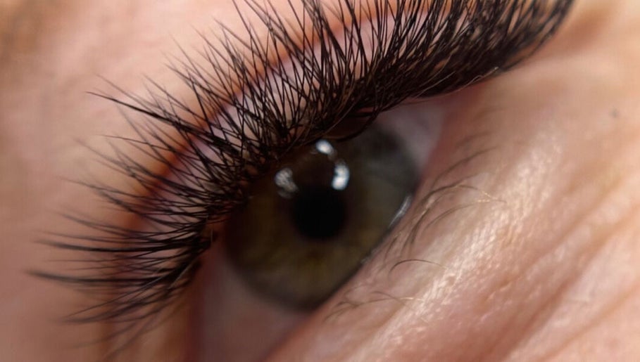 Vogue Lash Lounge, bild 1