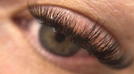Vogue Lash Lounge, bild 3