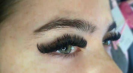 Lashes by Ellen image 3