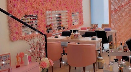 Pink Door Salon صالون الباب الوردي