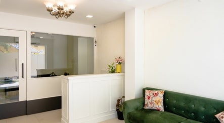 SNS The Salon image 3
