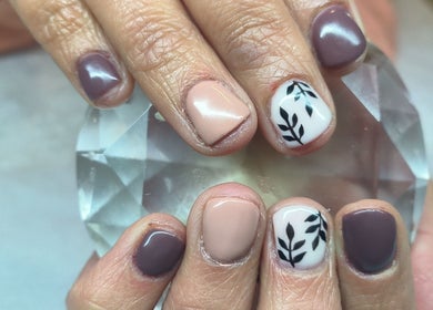 Stylishly manicured nails at Cute Icles in Ceres, Western Cape, ZA, showcasing chic nail art designs.