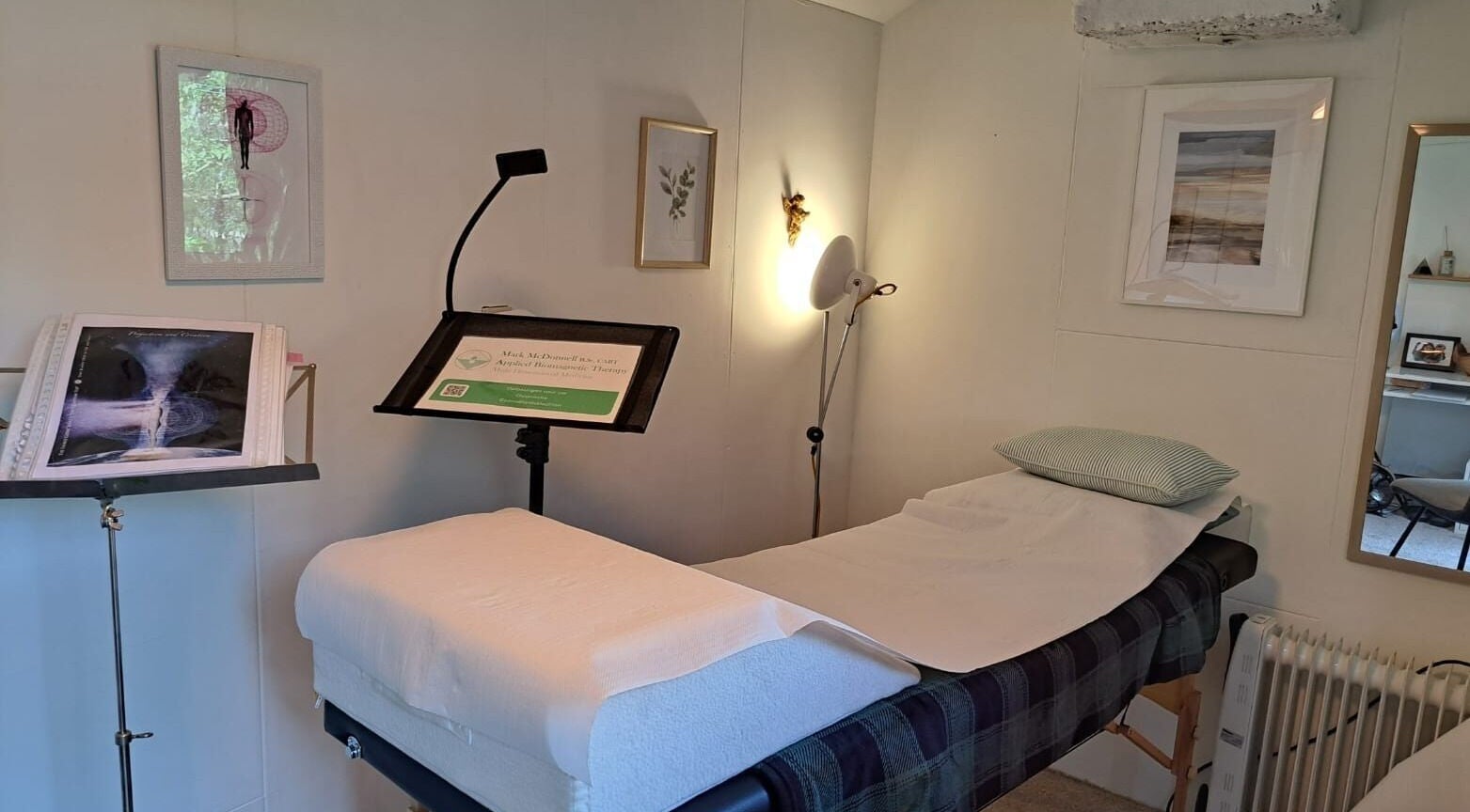 Therapy room at Mark McDonnell: Applied Biomagnetic Therapy in Rijen, Noord-brabant, NL, with massage table and decor.
