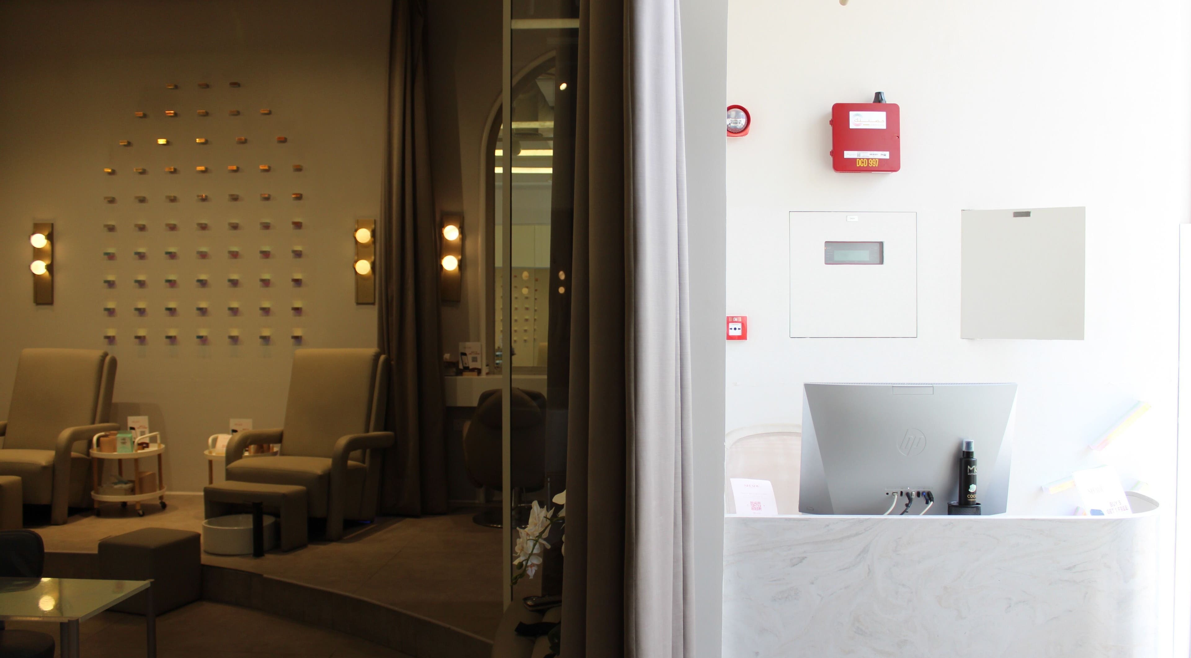 Relaxing seating area at Shade Beauty Center City Walk, Dubai, AE with cozy chairs and ambient lighting.