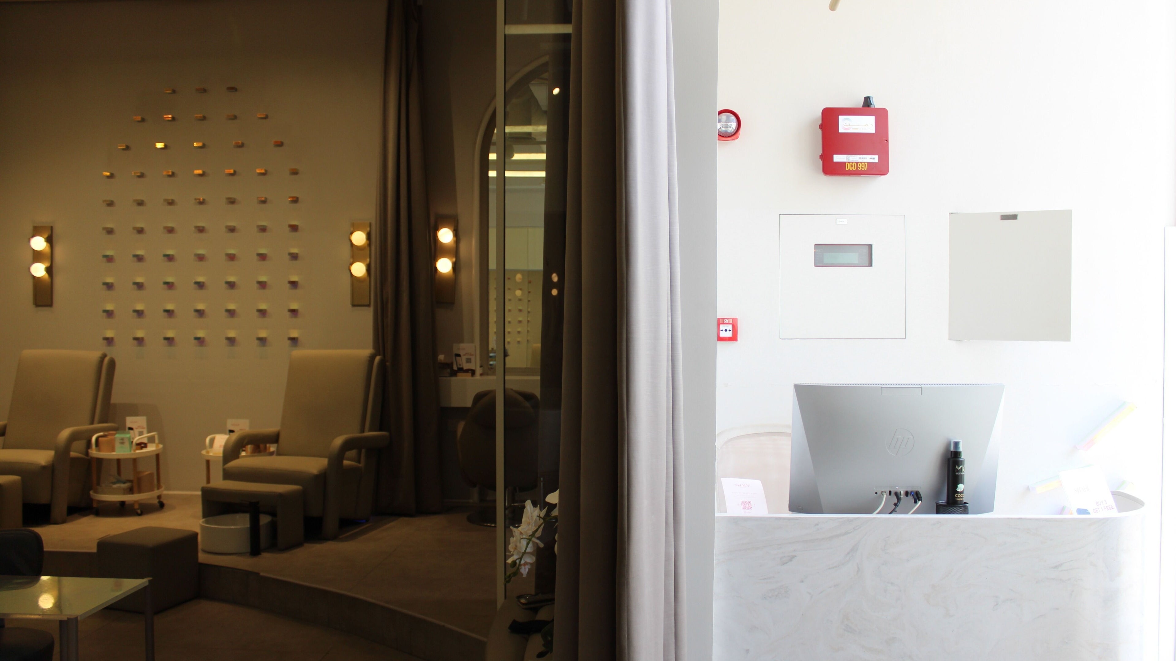 Relaxing seating area at Shade Beauty Center City Walk, Dubai, AE with cozy chairs and ambient lighting.