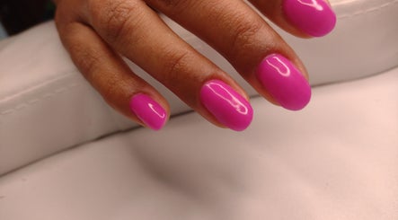 Quintiliano Nail Designer image 2