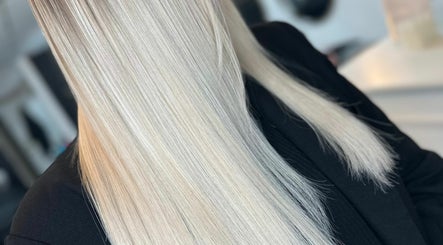 Stephanie Curran Hair Extensions – kuva 3