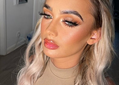 Elegant makeup look from Makeup by Linsey in Whitburn, Scotland, GB, highlighting glam perfection and beauty.