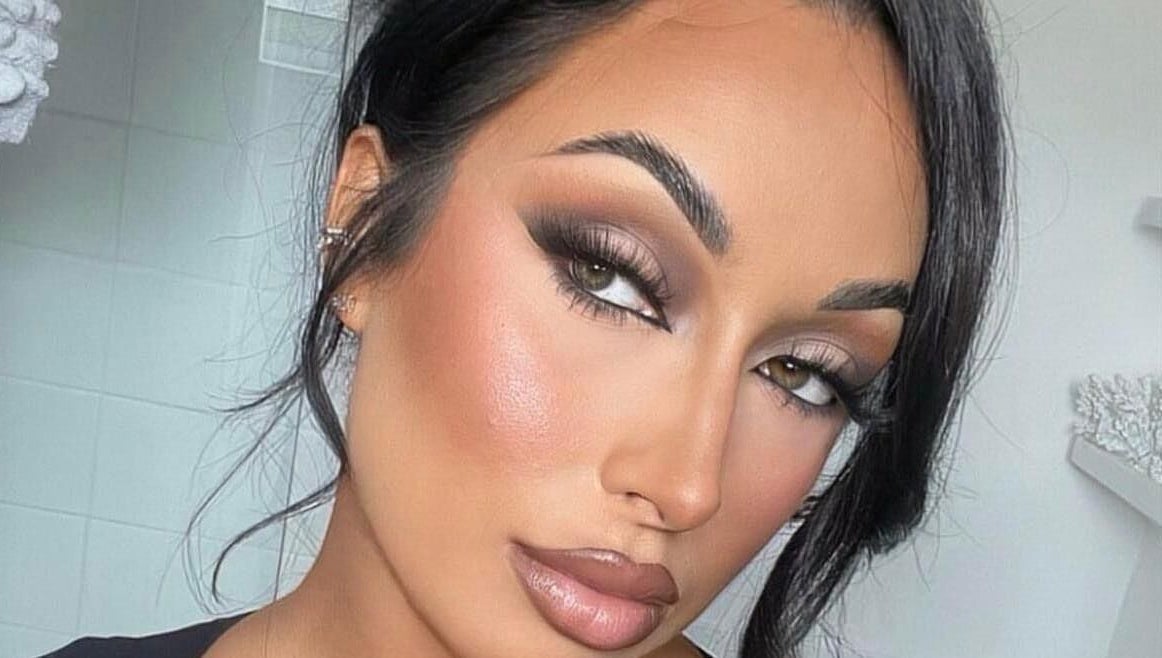 Elegant makeup look by Makeup by Linsey in Whitburn, Scotland, GB, highlighting eyes and lips.