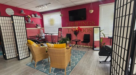 Moonbug Tattoos POP-UP