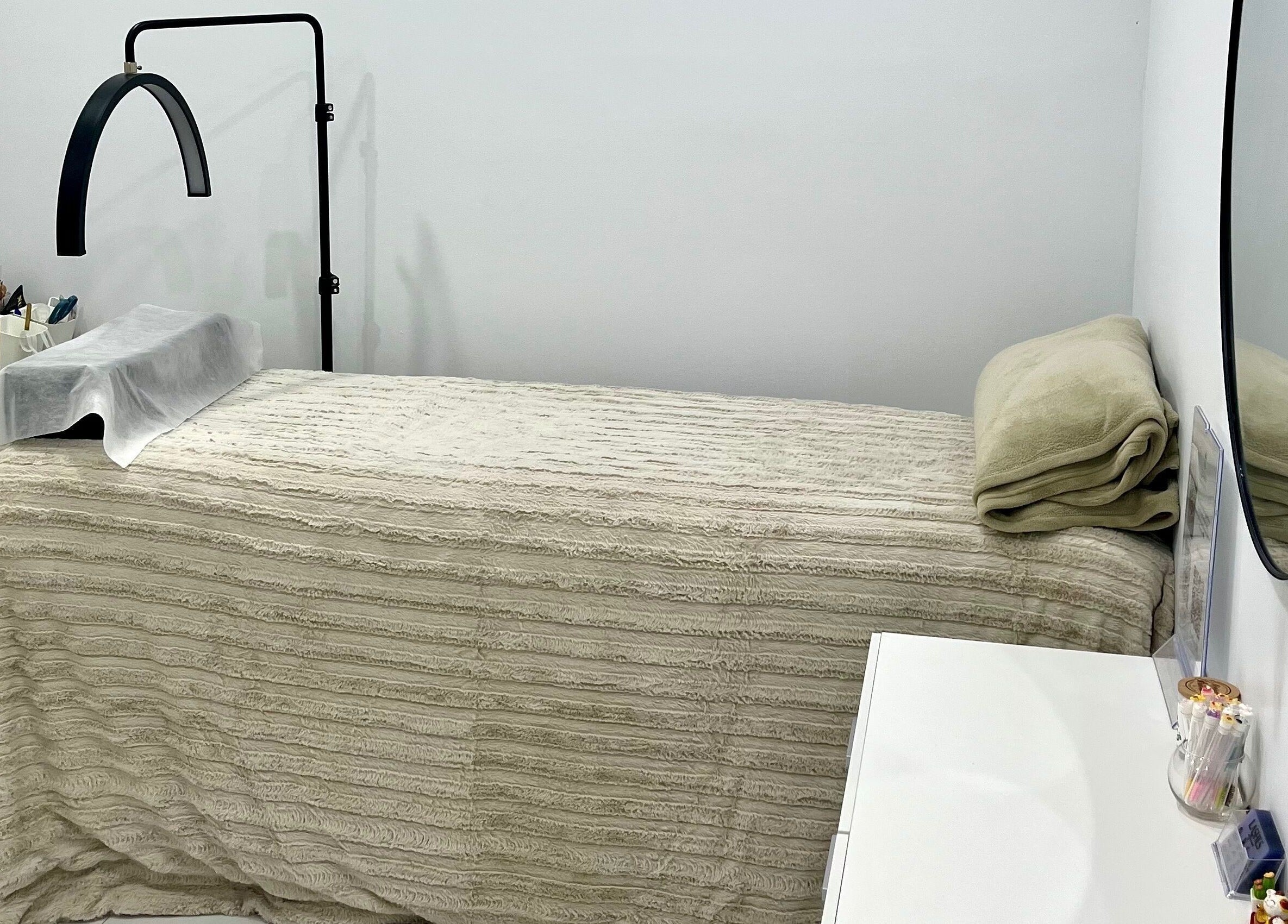 Comfortable treatment bed at Nu Lashes in Yagoona, New South Wales, AU, offering peaceful lash services.