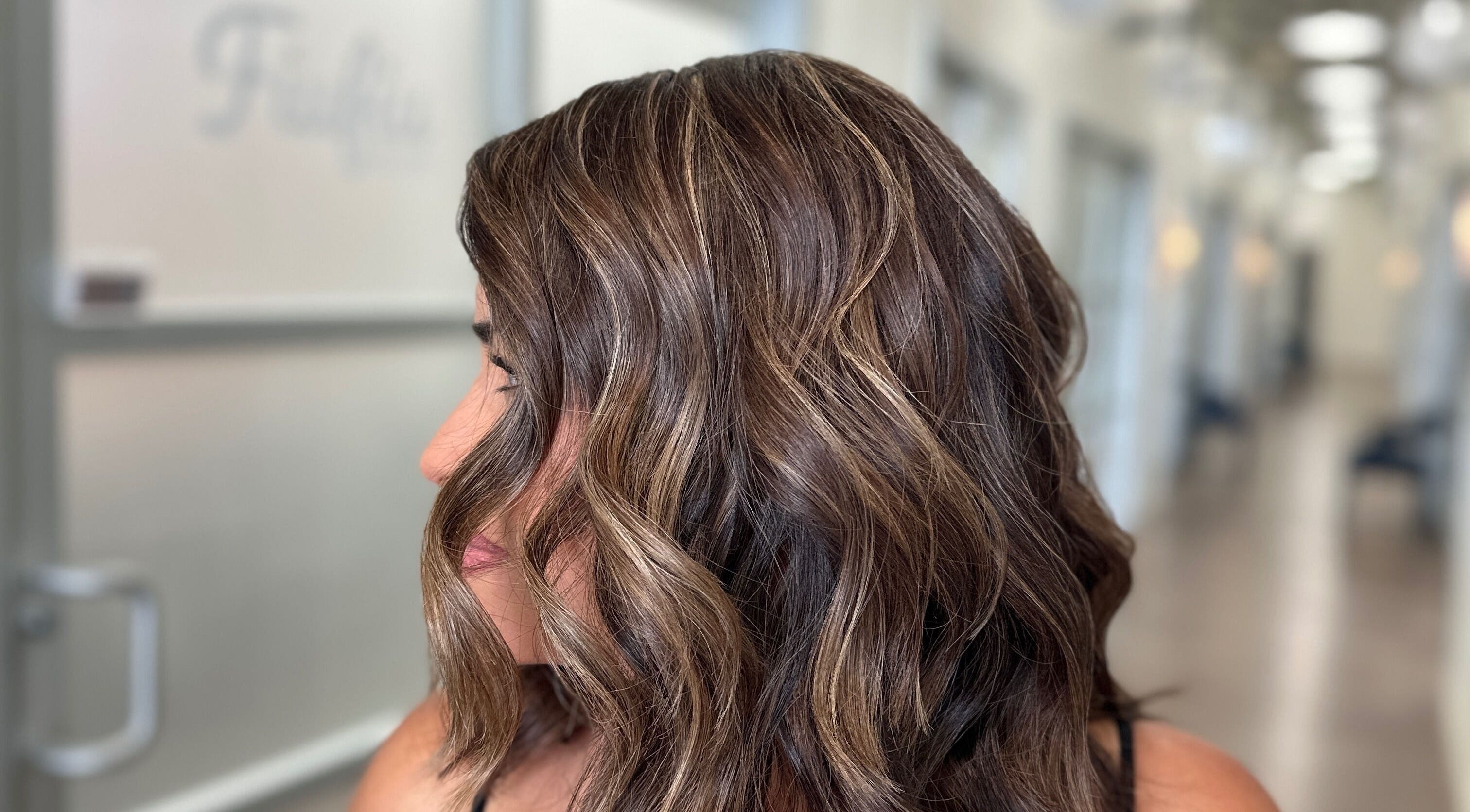 Woman with wavy brown hair at Fiu Fiu Studio, Chula Vista, California, US.