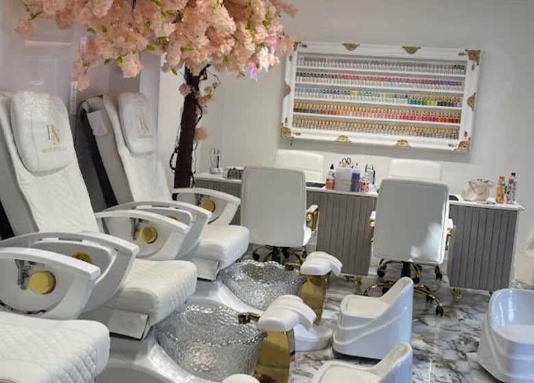 Luxurious pedicure chairs at House of Nailz™ in Dunstable, England, GB with chic decor and color palettes.