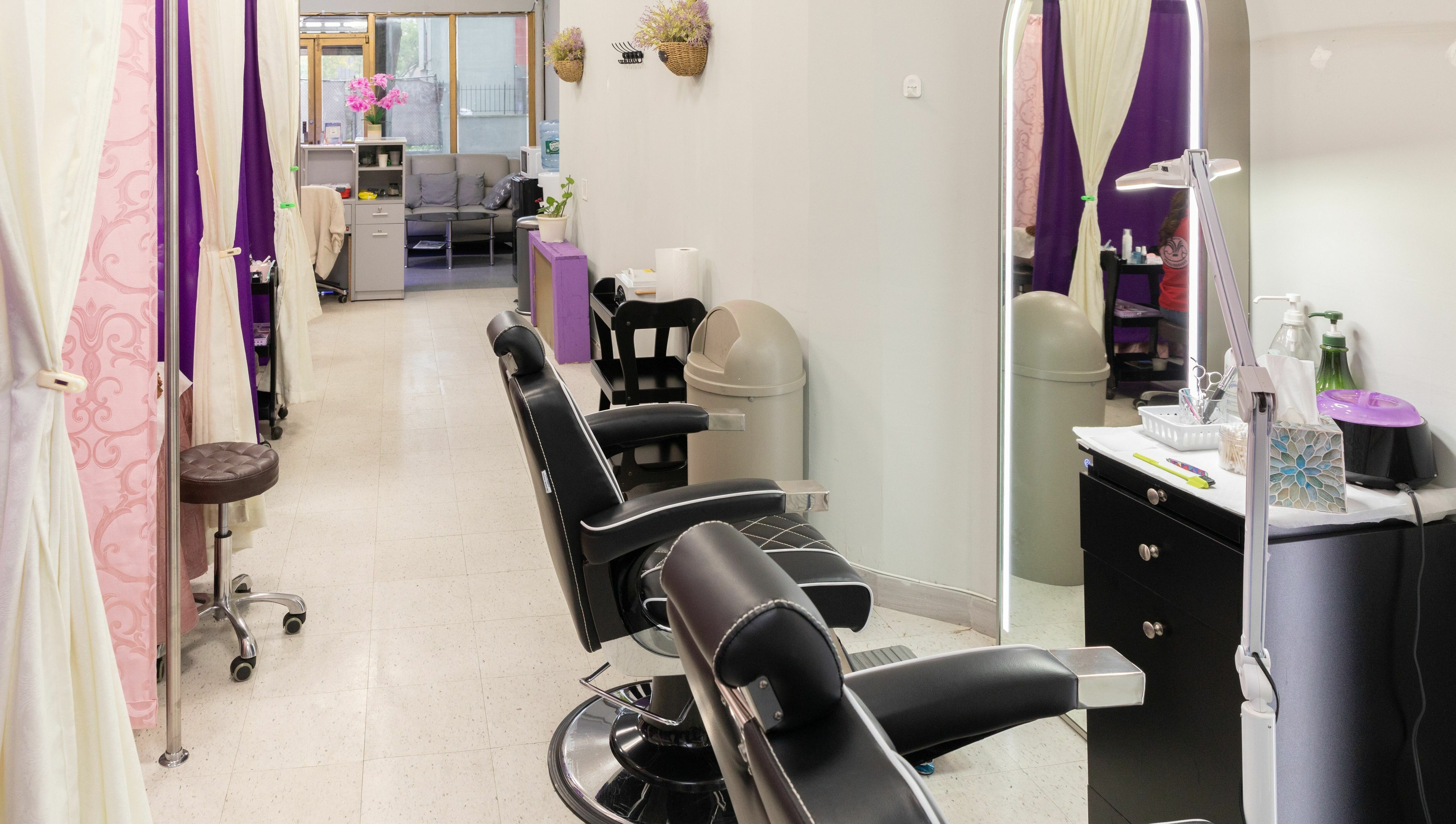 Interior of Wonder Lash Studio Queens, Long Island City, United States, US, featuring stylish salon chairs and decor.