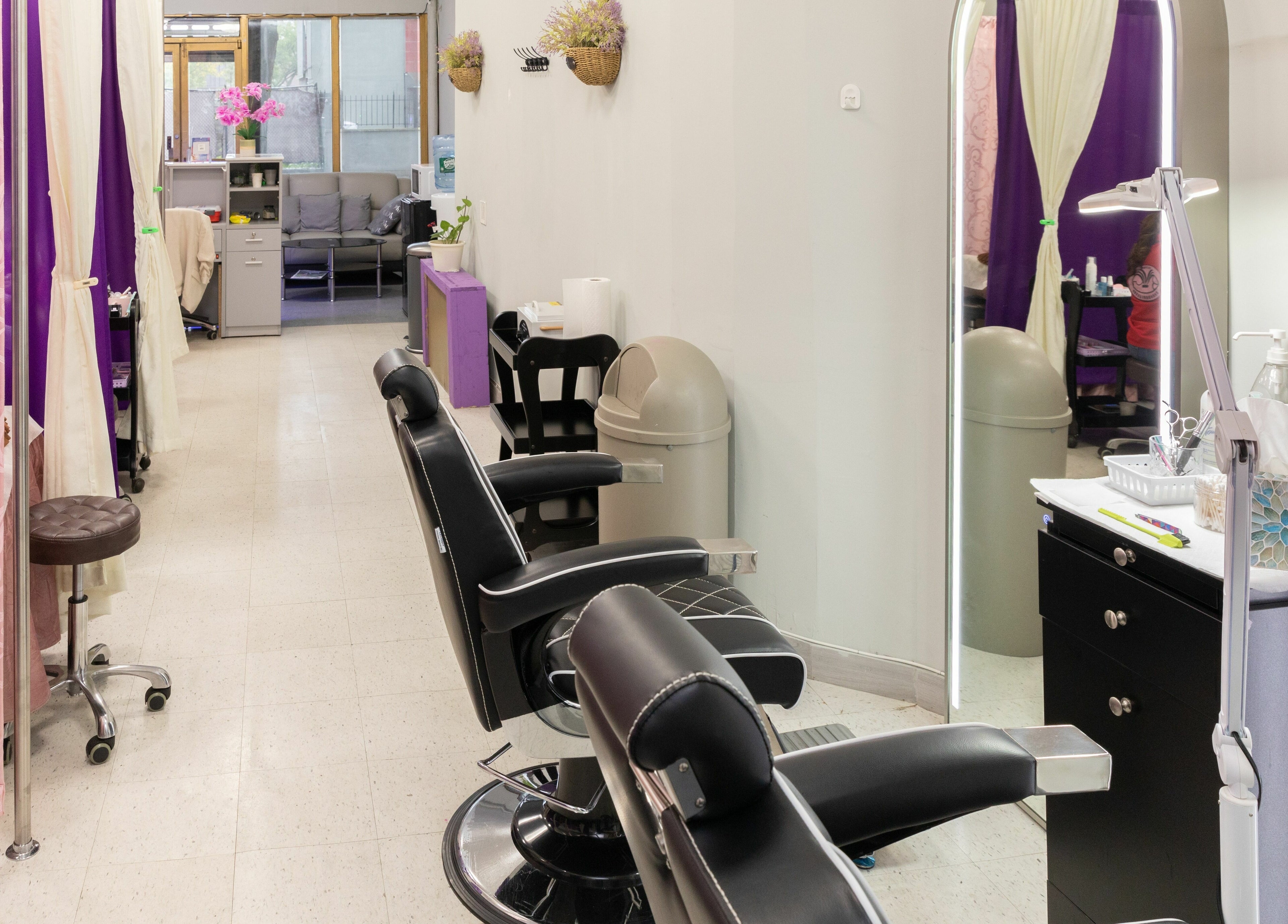 Interior of Wonder Lash Studio Queens, Long Island City, United States, US, featuring stylish salon chairs and decor.