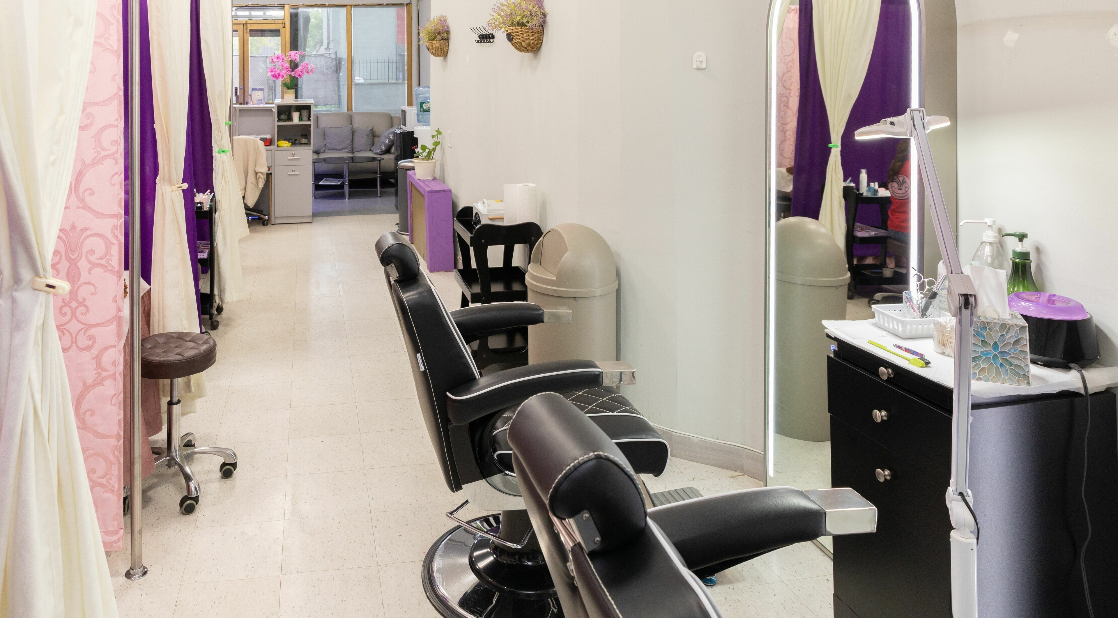 Interior of Wonder Lash Studio Queens, Long Island City, United States, US, featuring stylish salon chairs and decor.