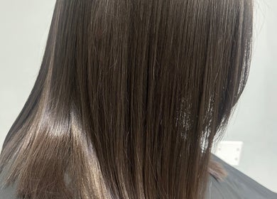 Cabello liso y brillante en Rootsxyeliann, Caguas, Caguas, PR. Destaca por su cuidado y estilo impecable.