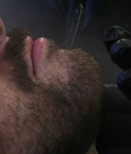 Servicio de cuidado de barba en Felino Barbería, Metepec, Estado De México, MX, con tratamiento de vapor.