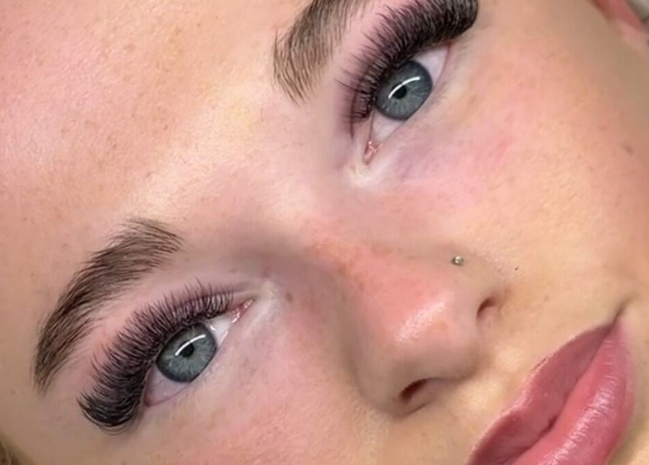 Close-up of eyelash extensions at Lashabellex, Liverpool, England, GB, showcasing expert beauty craftsmanship.