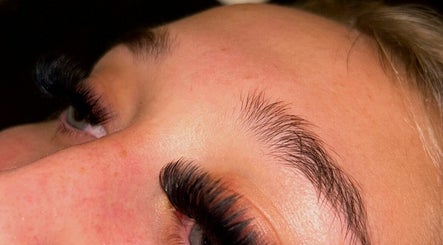 Lashes by Amber, bild 2