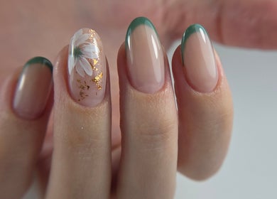 Artistic floral nail design with gold accents at Nail Design by Maja, Olney, England, GB.
