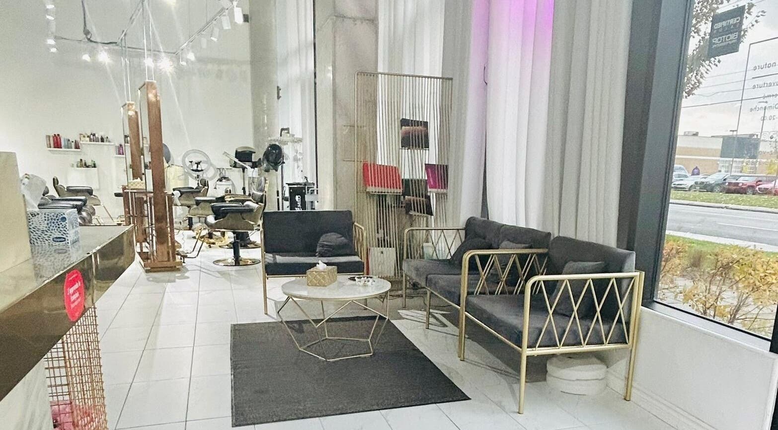 Stylish interior of SK Hair Salon in Montréal, Québec, CA featuring chic seating and decor.
