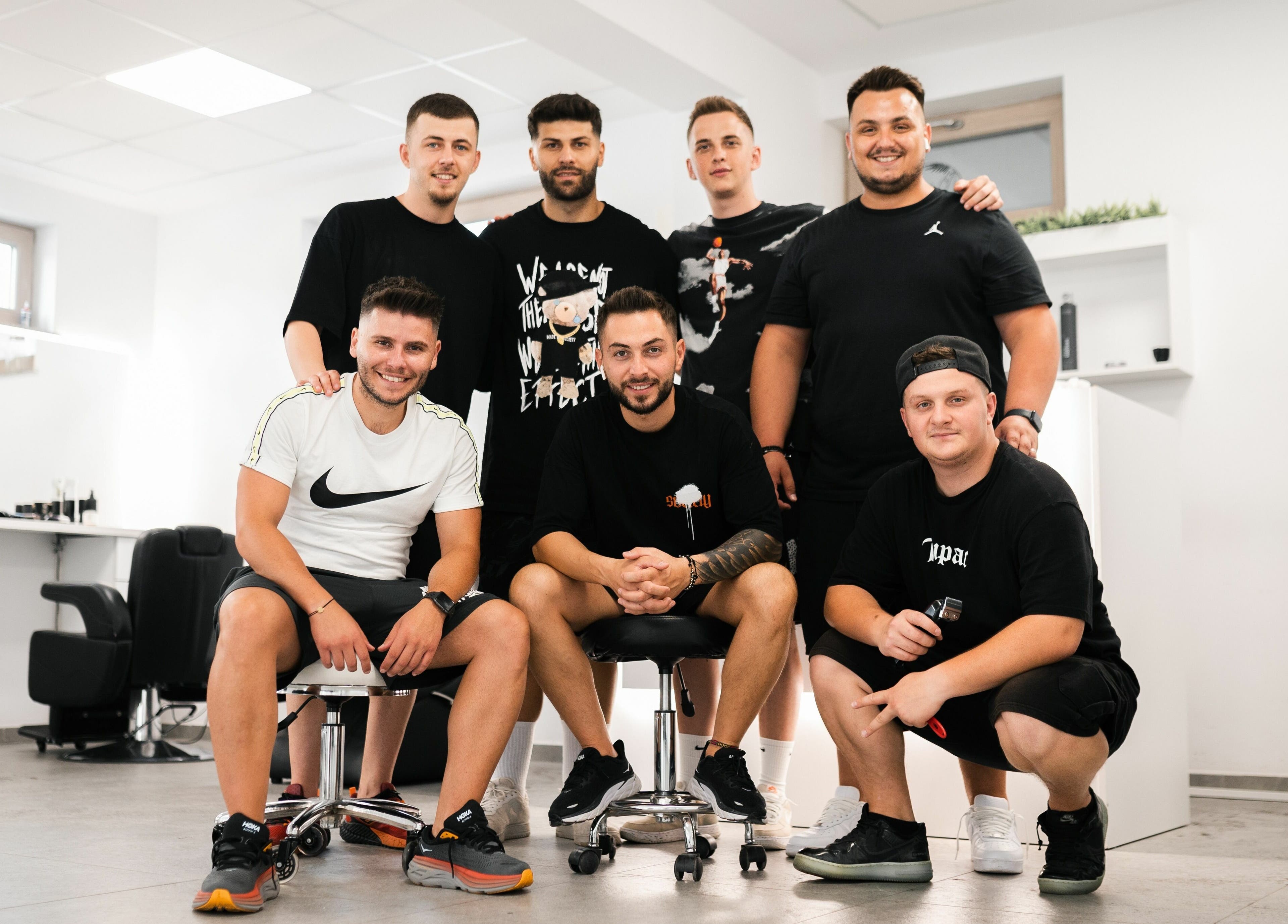 Echipa Moss Concept din Dumbrăvița, Județul Timiș, RO, pregătită pentru servicii de frumusețe și wellness.