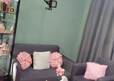 Comfortable seating area at Dee Smith Beauty Experts, Couva, Couva-tabaquite-talparo Regional Corporation, TT.