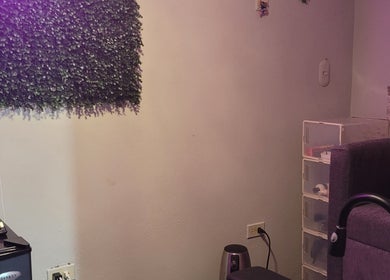 Relaxing corner at Dee Smith Beauty Experts, Couva, featuring cozy seating and ambient décor.