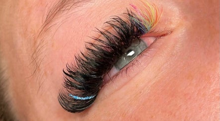 Eyeconic Lashes by Chey image 3