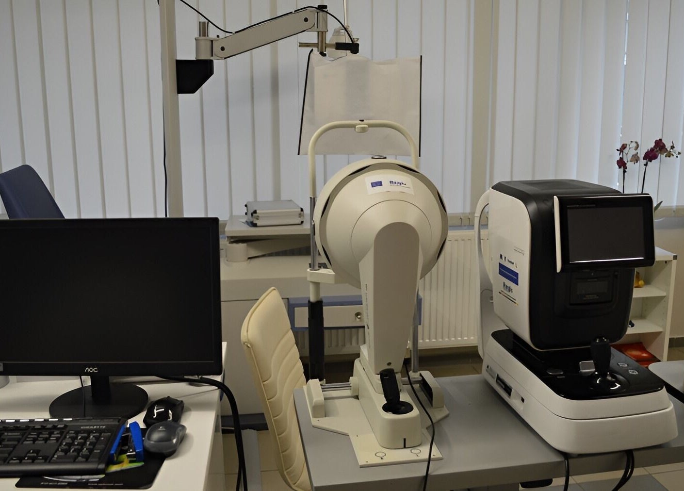 Echipament modern Oftaconsult Cluj, Cluj-Napoca, Județul Cluj, RO, oferind tehnologie avansată pentru îngrijire oculară.