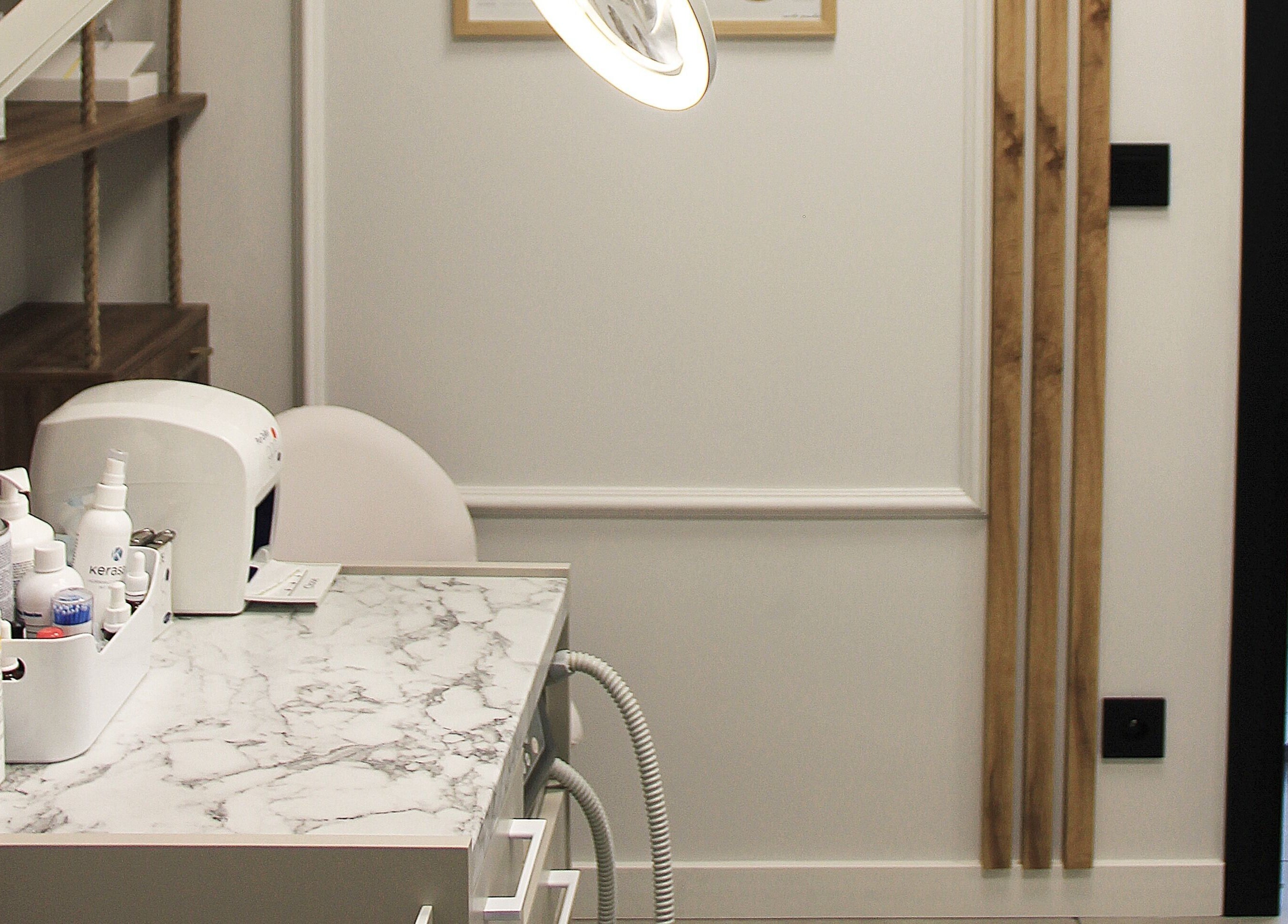 Stylowe wnętrze Medic 4 Foot Profesjonalnie Dla Stóp w Łodzi, Łódzkie, PL z eleganckimi meblami.