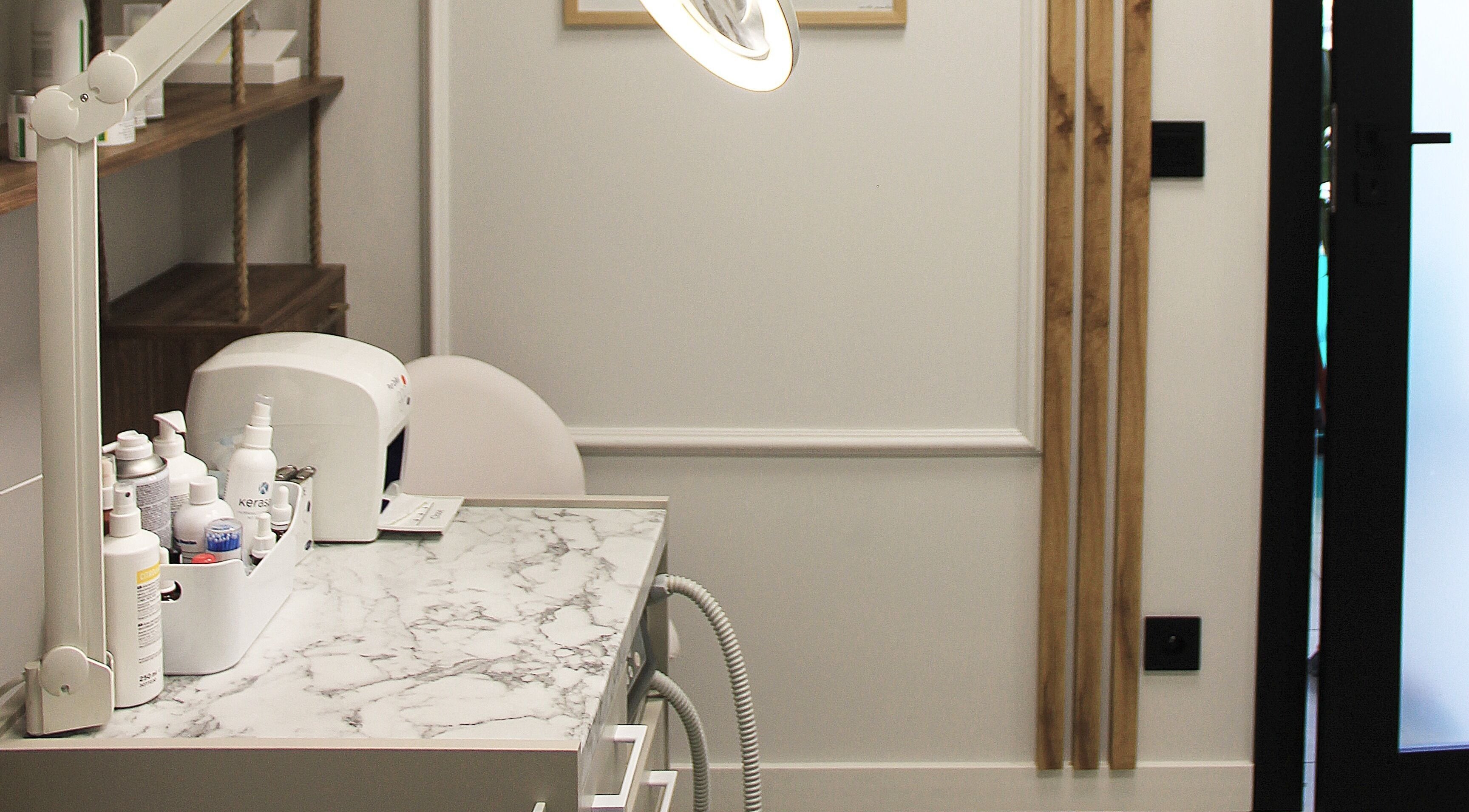 Stylowe wnętrze Medic 4 Foot Profesjonalnie Dla Stóp w Łodzi, Łódzkie, PL z eleganckimi meblami.