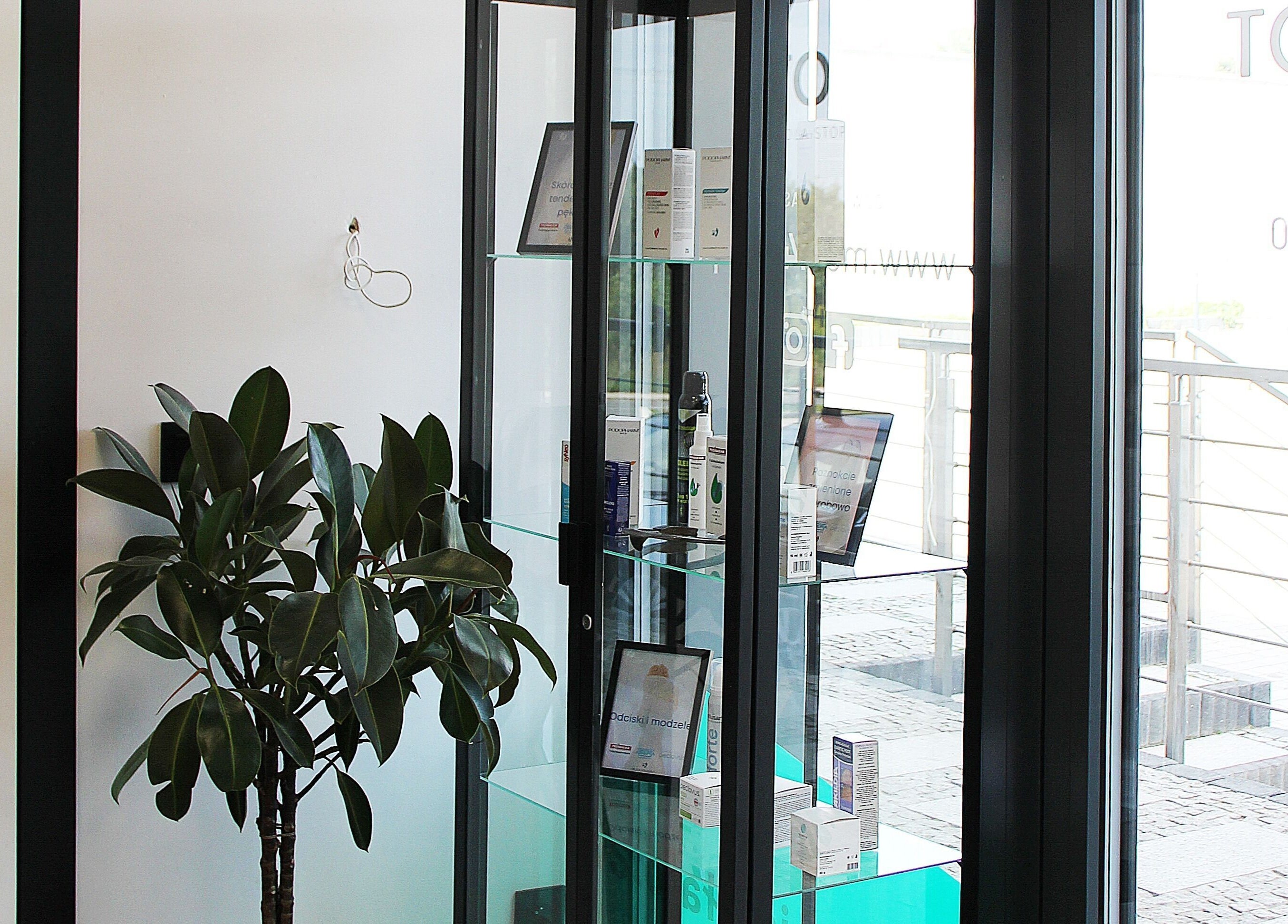 Witryna z produktami w Medic 4 Foot Profesjonalnie Dla Stóp, Łódź, Łódzkie, PL.