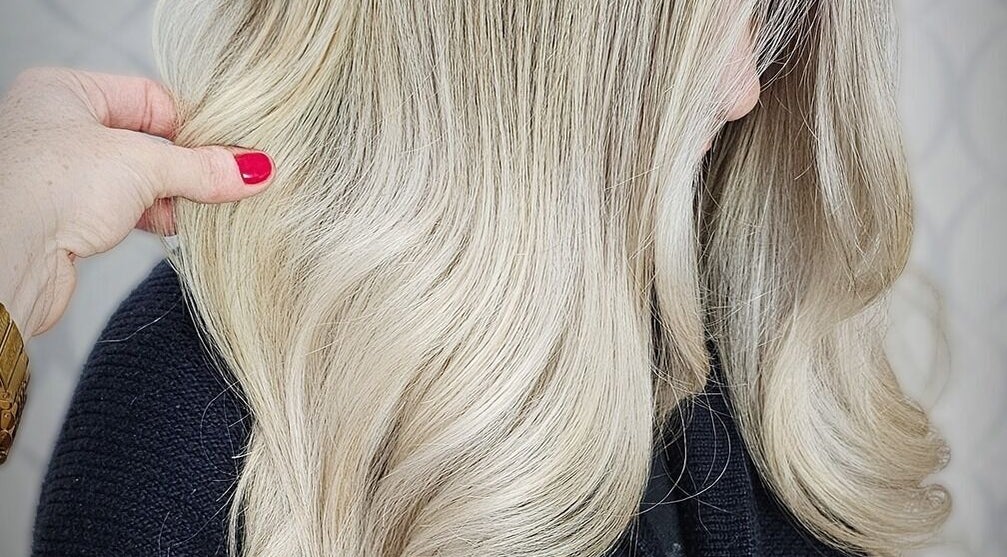 Stylish blonde waves styled at HAIRBYGINGERMTL, Montréal, Québec, CA - elegant and luxurious hair transformation.