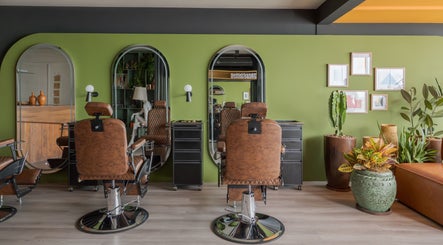 Carol Scavello Barbearia image 3