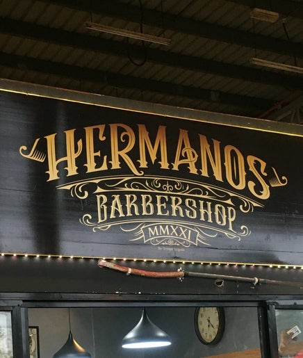 Hermanos Barbershop Santai Setia Alam billede 2