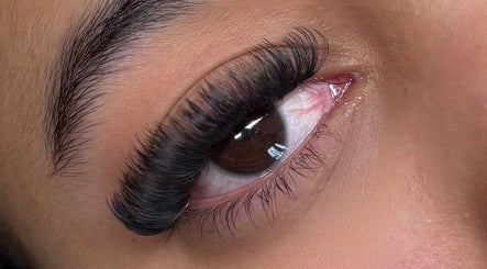 The Luxe Lounge Lash & Brows