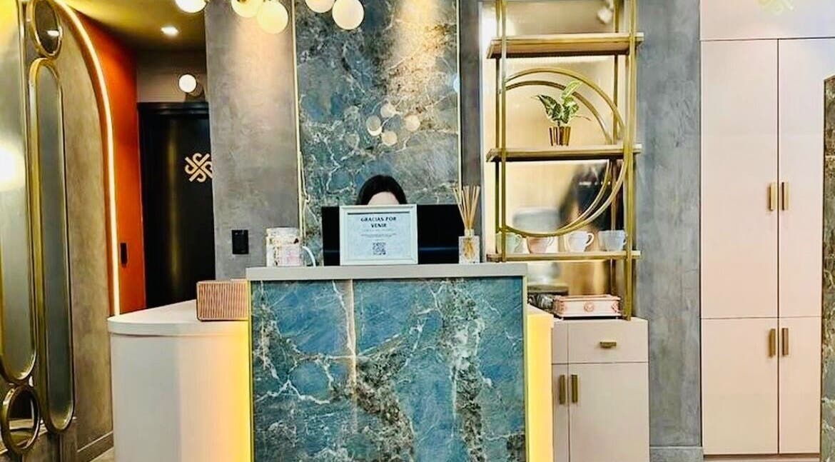 Recepción de lujo en Panthea, Iai, Córdoba, AR, con diseño moderno y decoración sofisticada.