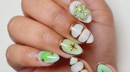 Freesia Beauty Center (Luxury Services)  Shawamekh Central Mall