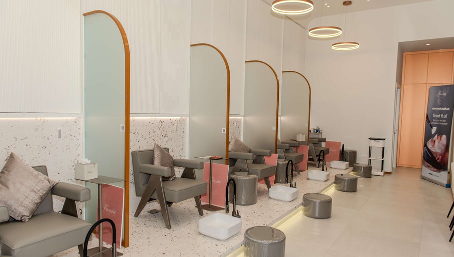 Luxurious treatment area at Freesia Beauty Center Shakhbout City, Abu Dhabi, AE, offering premium wellness services.