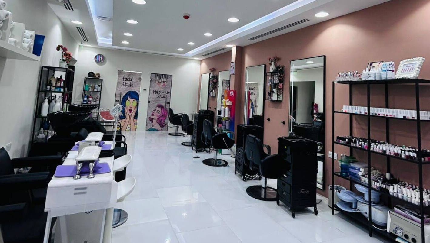 Modern, vibrant salon interior at Freesia Beauty Center - Al Falah, الفلاح الجديدة, أبو ظبي, AE.