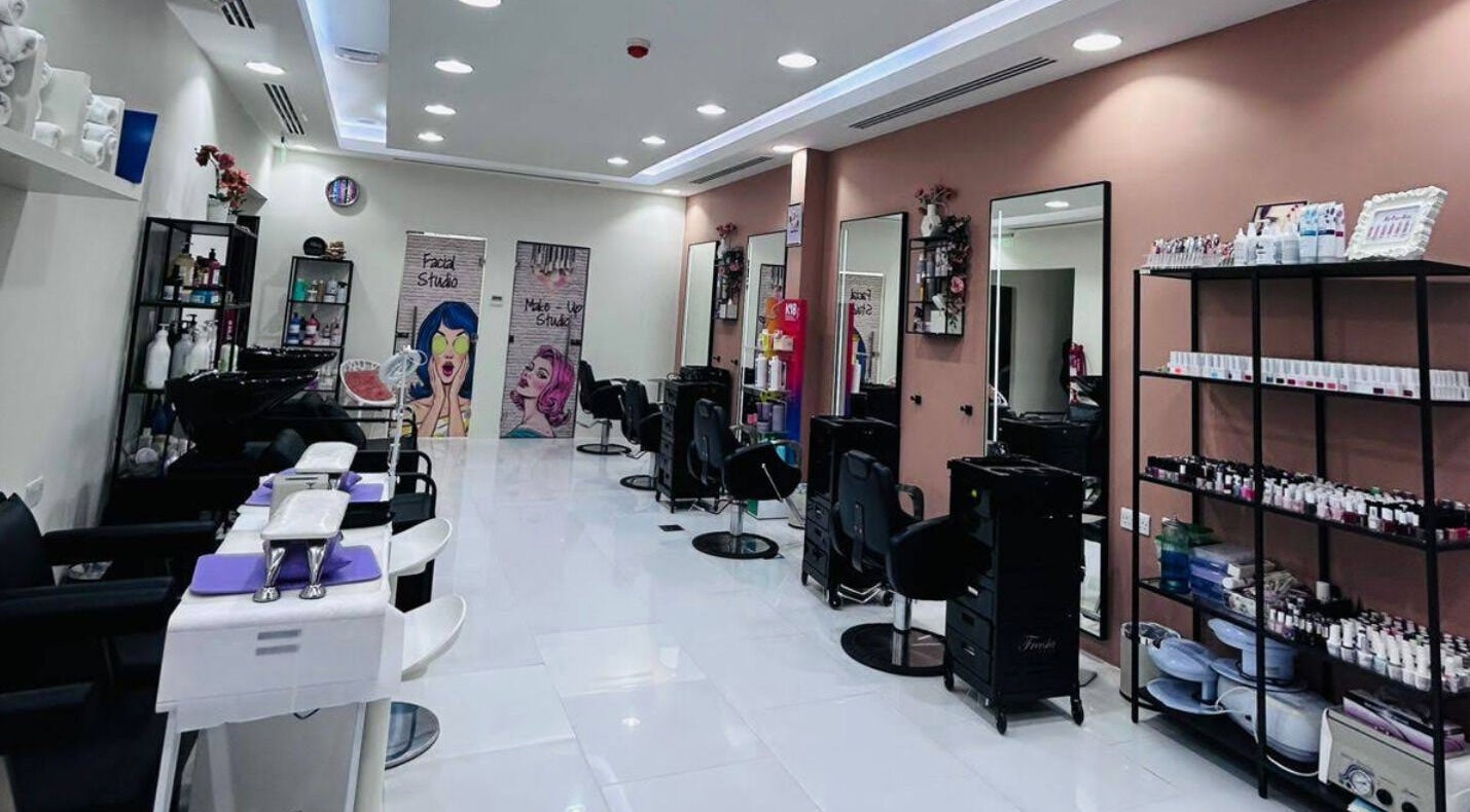 Modern, vibrant salon interior at Freesia Beauty Center - Al Falah, الفلاح الجديدة, أبو ظبي, AE.