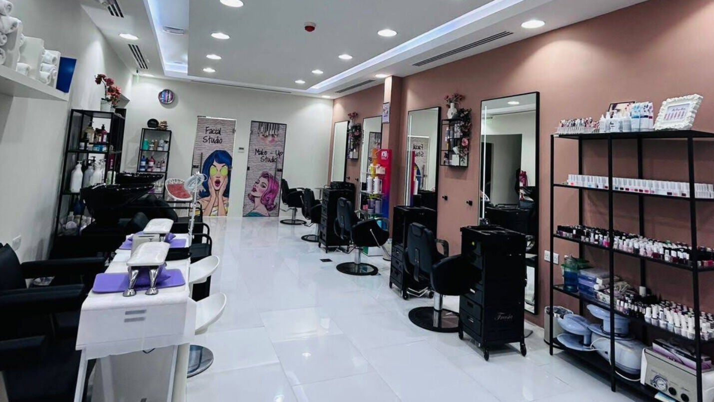 Modern, vibrant salon interior at Freesia Beauty Center - Al Falah, الفلاح الجديدة, أبو ظبي, AE.