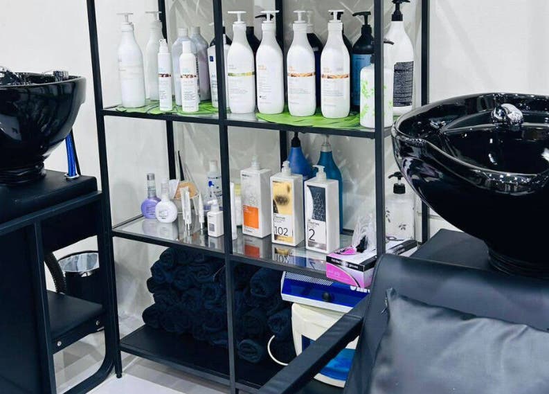 Luxurious wash station at Freesia Beauty Center - Al Falah, الفلاح الجديدة, أبو ظبي, AE showcasing premium products.