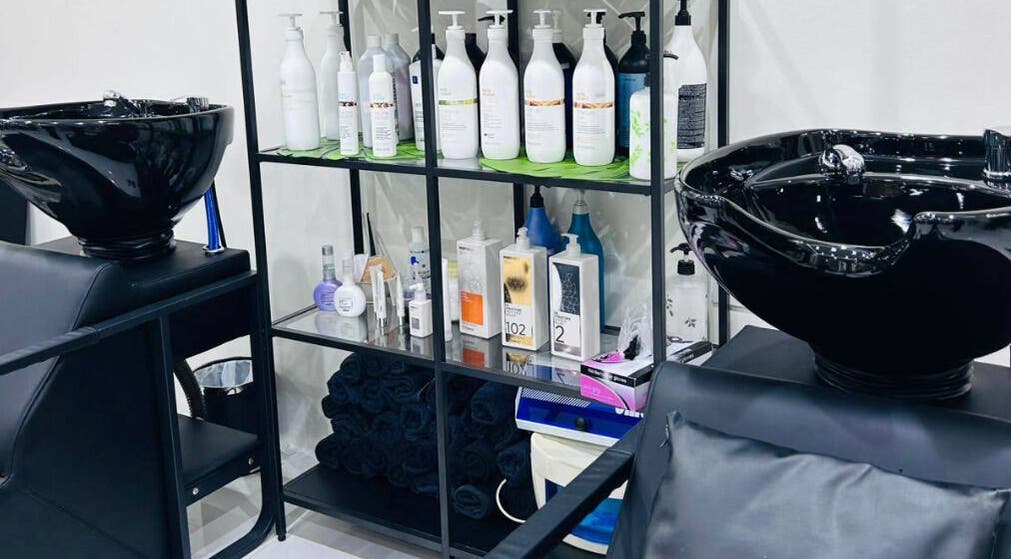 Luxurious wash station at Freesia Beauty Center - Al Falah, الفلاح الجديدة, أبو ظبي, AE showcasing premium products.
