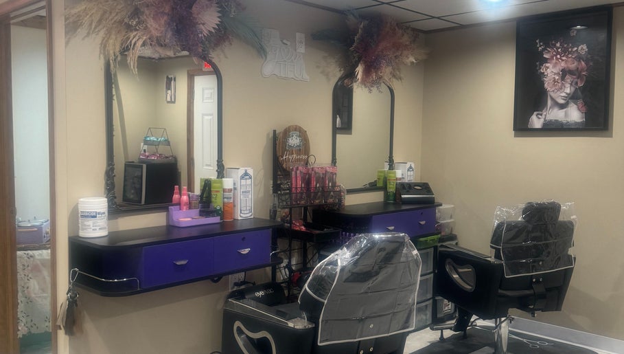 Homegrown BeYOUtiful Salon image 1