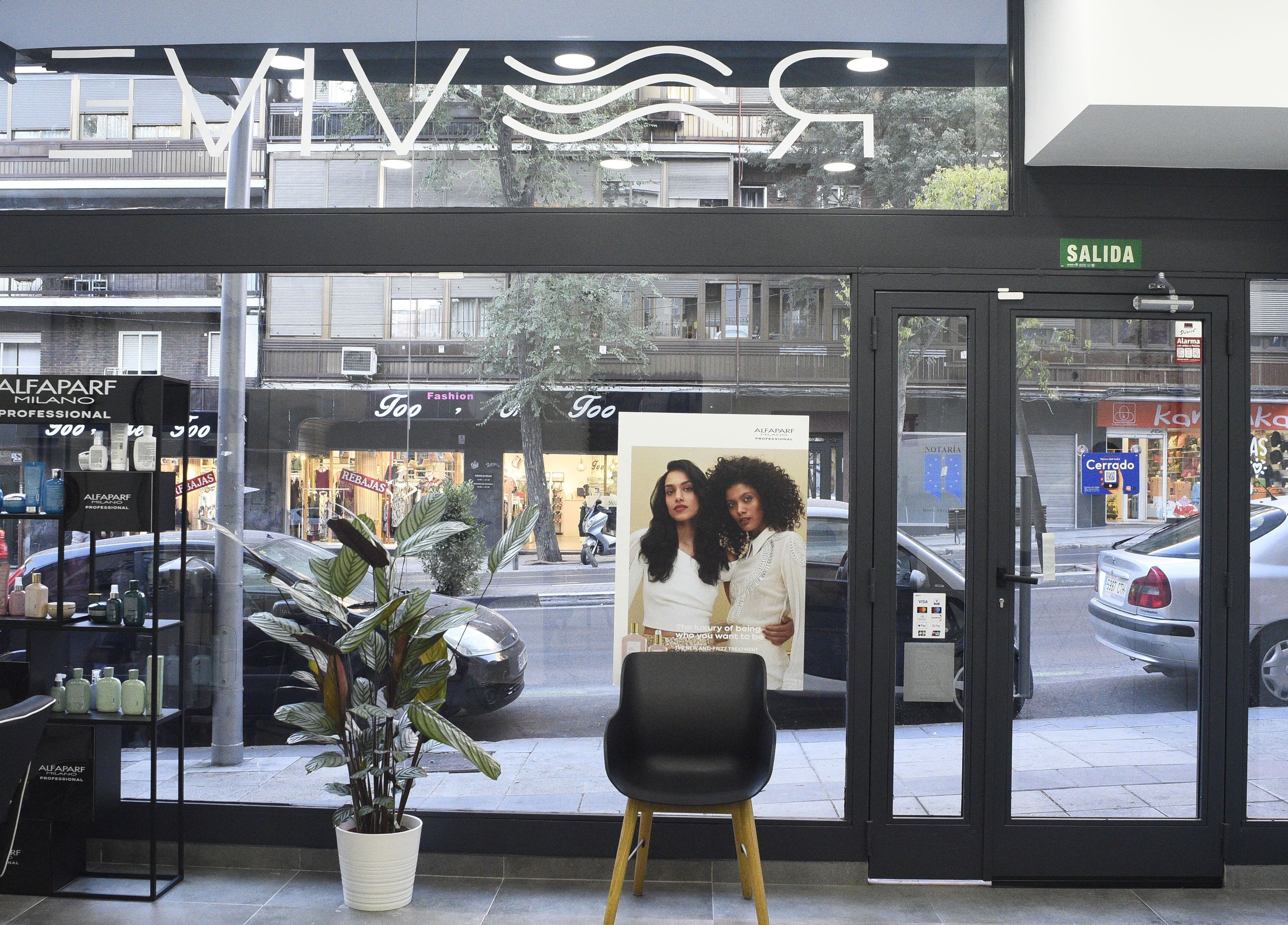 Interior de Revive en Madrid, Comunidad De Madrid, ES mostrando productos y decoración moderna.