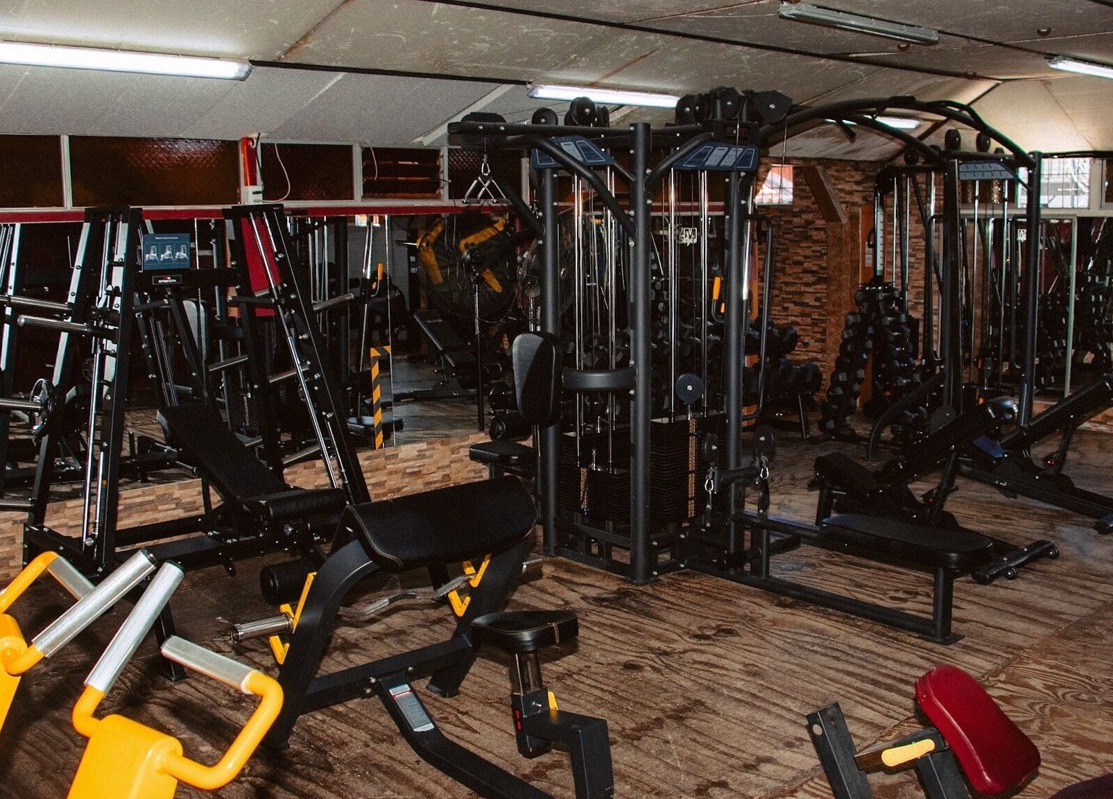 Sala de máquinas en Gimnasio Stylo, Maipú, Región Metropolitana, CL, con instalaciones modernas y versátiles.