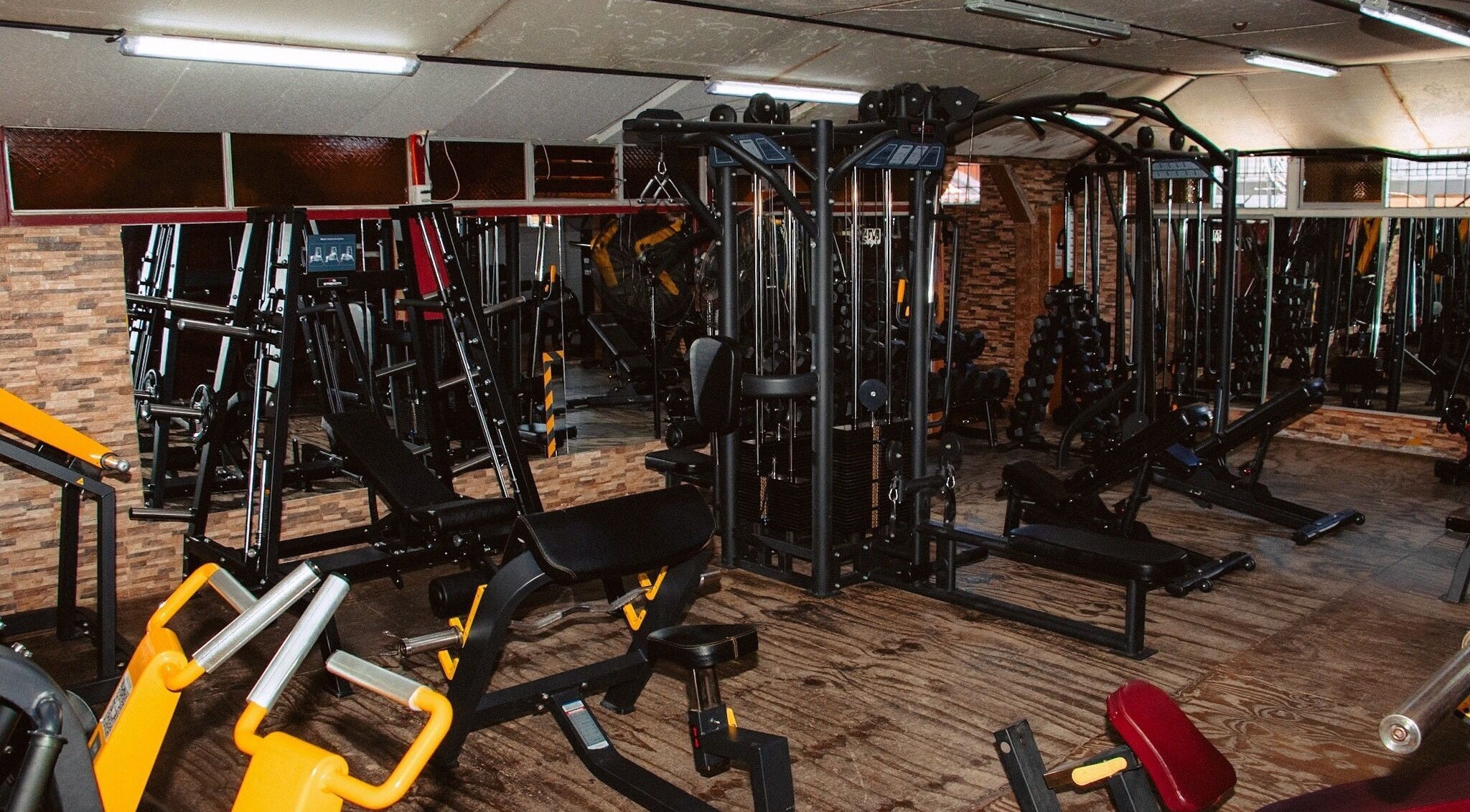 Sala de máquinas en Gimnasio Stylo, Maipú, Región Metropolitana, CL, con instalaciones modernas y versátiles.